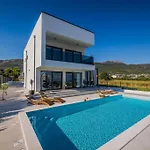 Villa Seascape With Private Pool Kaštel Novi