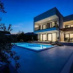 Villa Seascape With Private Pool Kaštel Novi