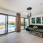Villa Seascape With Private Pool *