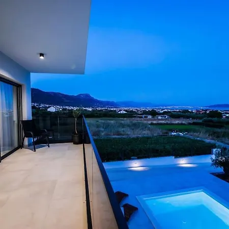 فيلة Seascape With Private Pool