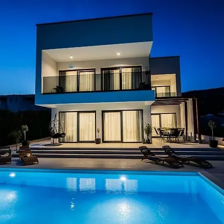 فيلة Seascape With Private Pool