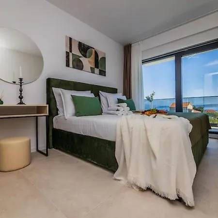 Seascape With Private Pool *