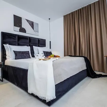 Seascape With Private Pool *