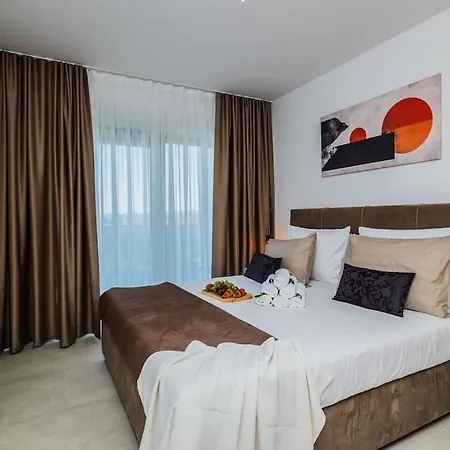 Seascape With Private Pool *