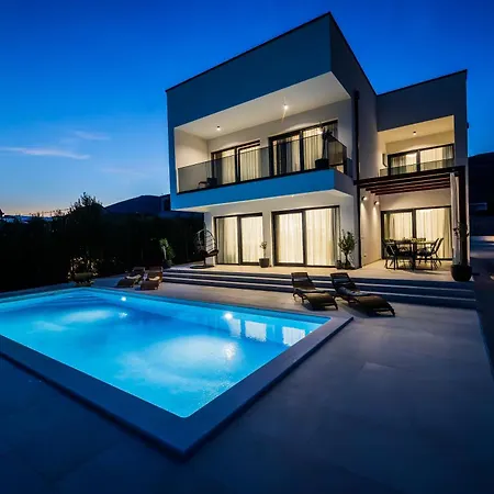 Seascape With Private Pool