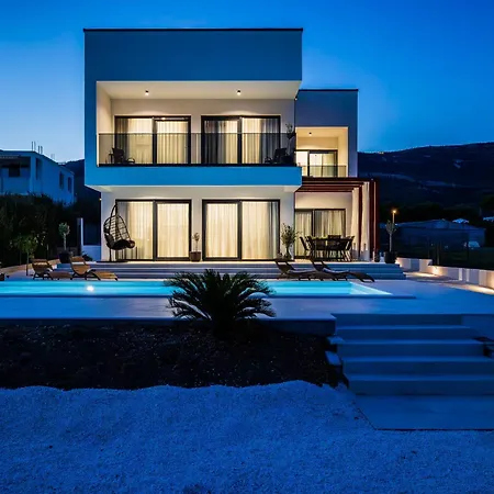 Seascape With Private Pool