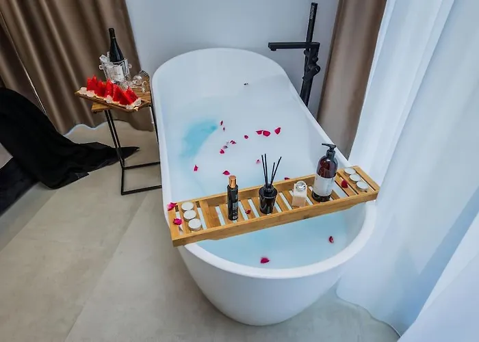 Seascape With Private Pool *